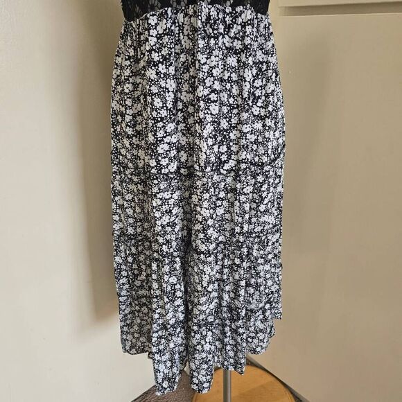 Cupshe Blk/Wht Floral Tiered Sundress, Embroidered Lace Bodice,NWOT, S - Picture 3 of 10